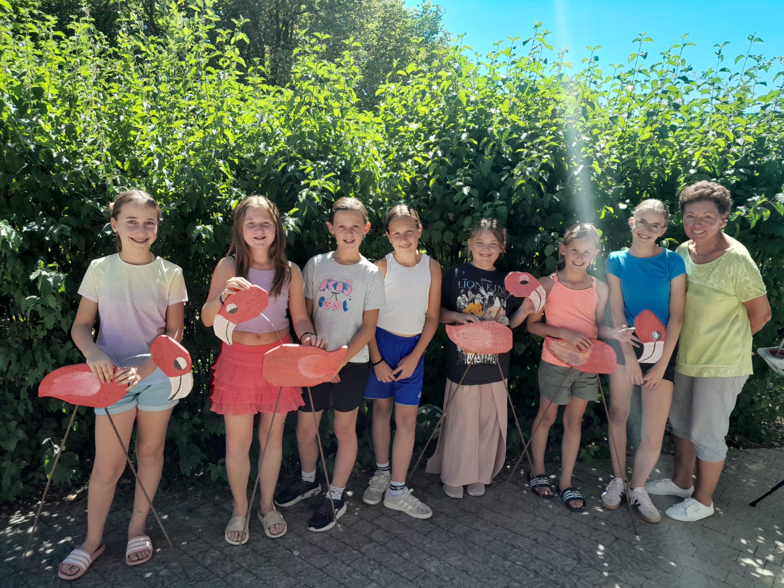 Mit Säge, Pinsel und viel Fantasie: Flamingo-Werkstatt in den Ferien